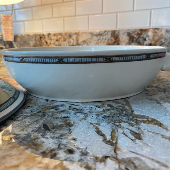 Mikasa intaglio garden harvest Dutch oven - Picture 3 of 4